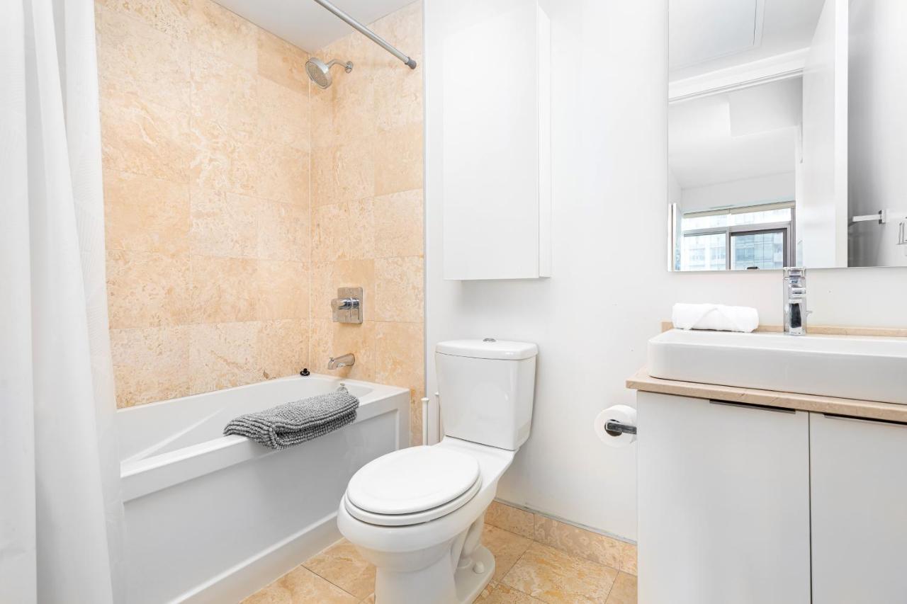Downtown Toronto Condo Near Cn Tower, Mtcc, Rogers Center , Union Station Exterior photo